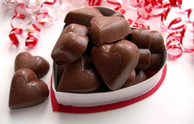 Happy Chocolate Day Status in Hindi, Happy Chocolate Day wishes in English, Happy Chocolate Day Quotes in hindi and English, happy chocolate day status for whatsapp and facebook