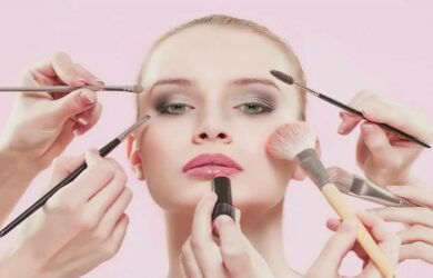 9 Makeup Tips for All Women Over 40 to Look Graceful & Stylish